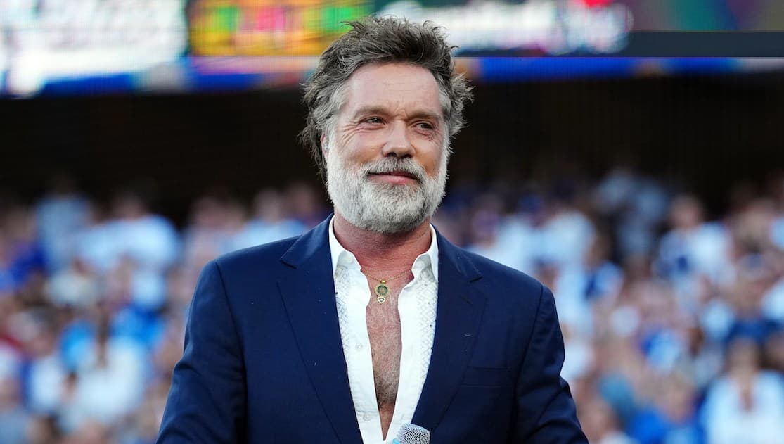 RUFUS WAINWRIGHT TAKES THE WORLD SERIES BY STORM WITH OPULENT SHOW!