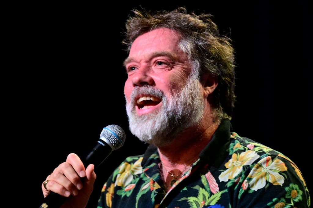 Rufus Wainwright Takes a Swing at Trump During World Series Gig