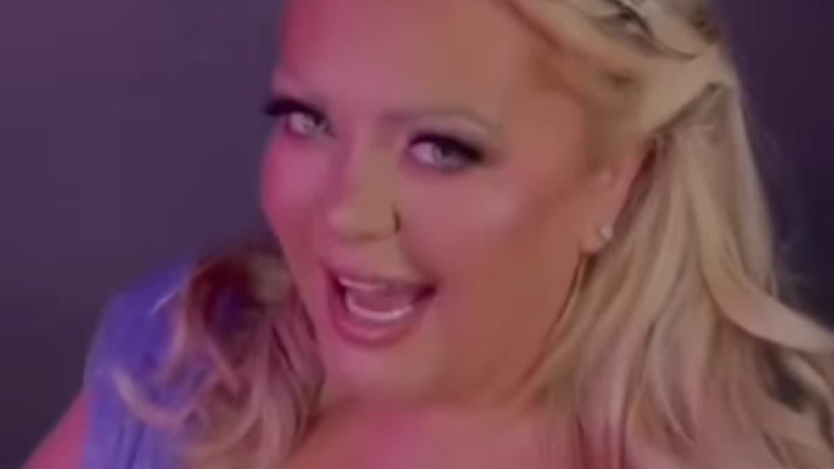 Gemma Collins Shines as Glinda: A Journey of Transformation and Self-Love