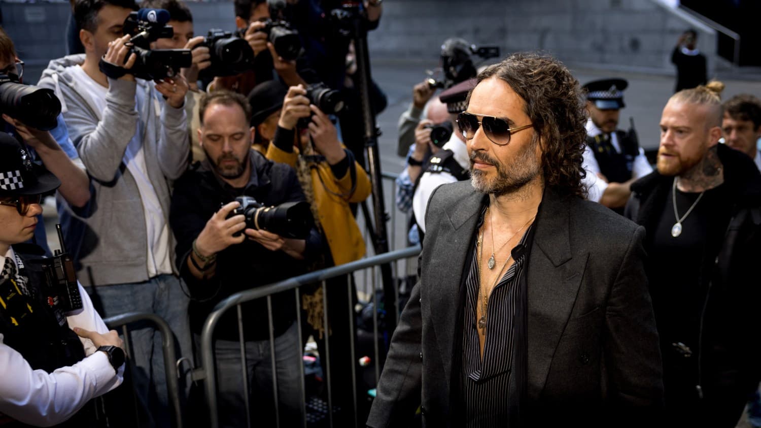 Celebrity news image