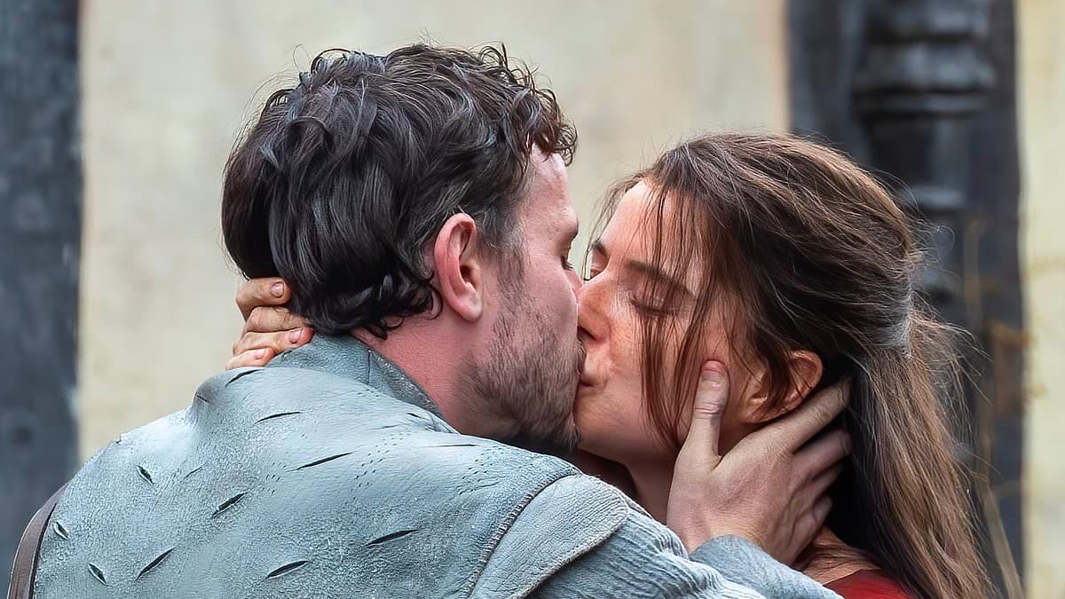 Finding Humanity in Loss: The Heartfelt Connection of Paul Mescal and Jessie Buckley in 'Hamnet'