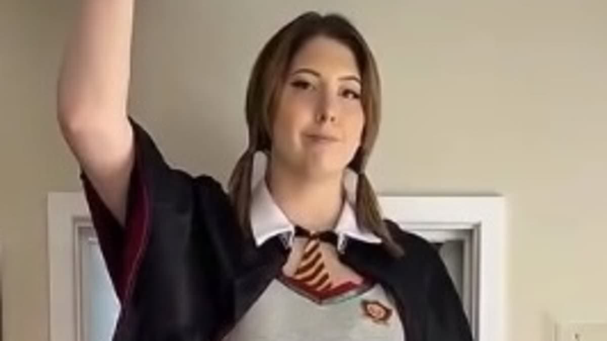 6ft 9in QUEEN SPENDS THOUSANDS on SIZE 11 Shoes! 👠💸