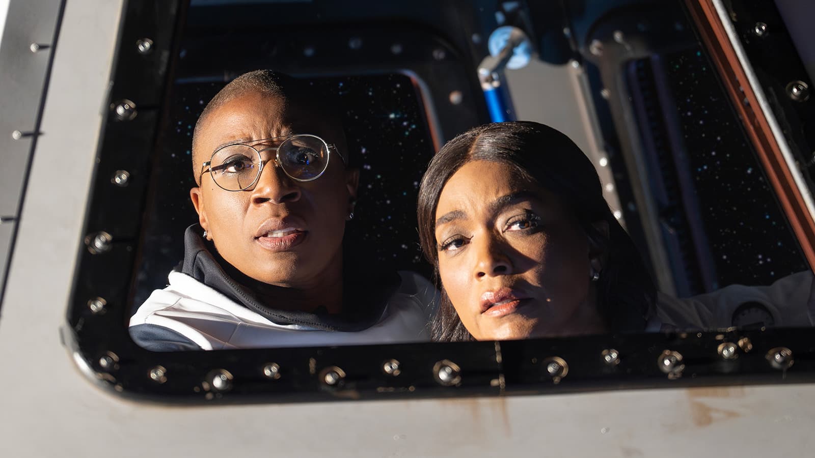Aisha Hinds EXPOSES the Epic Face-Off between Hen and Athena in 9-1-1's Finale!