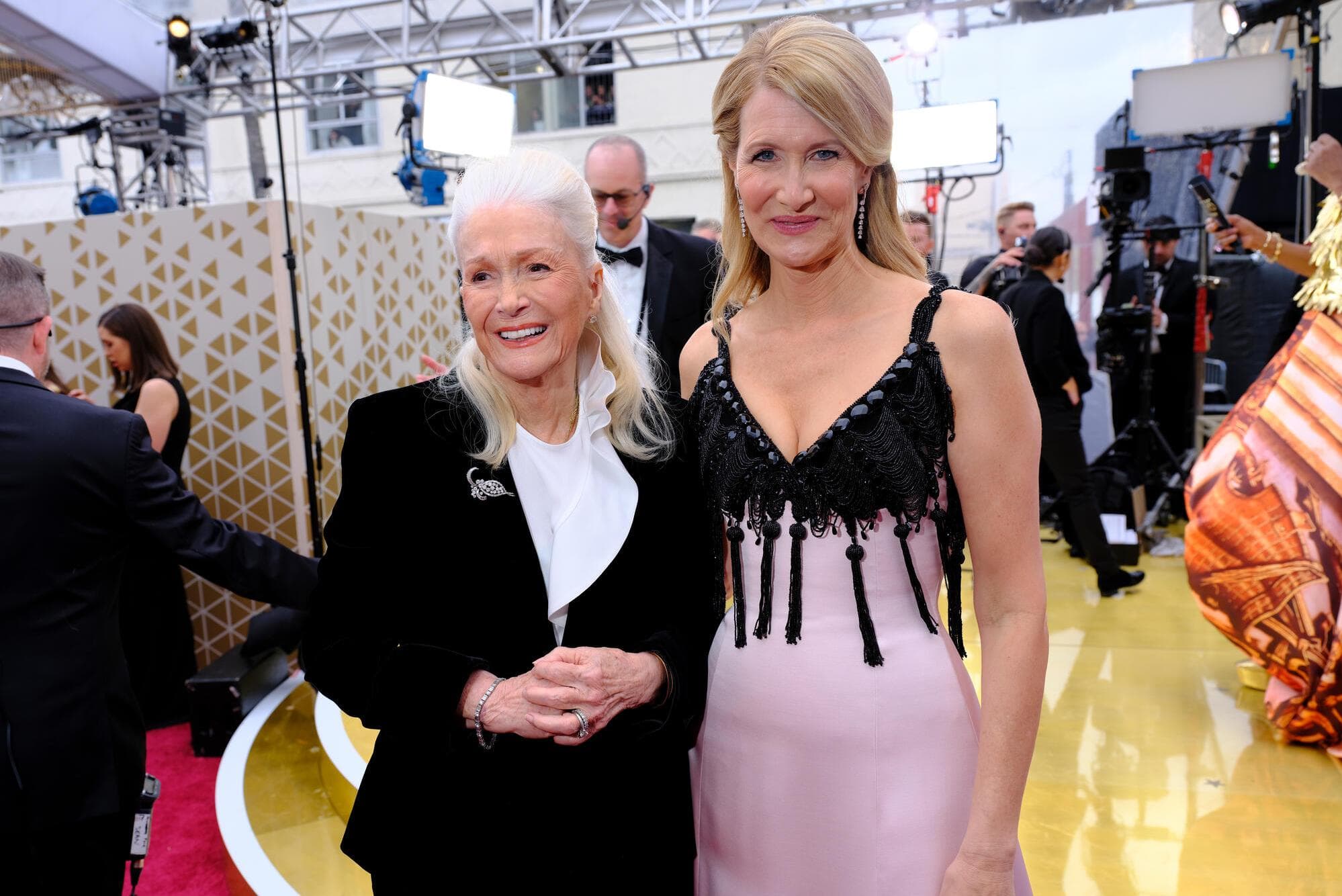 A Heartfelt Tribute: Laura Dern Reflects on the Empathy and Wisdom of Her Beloved Mother