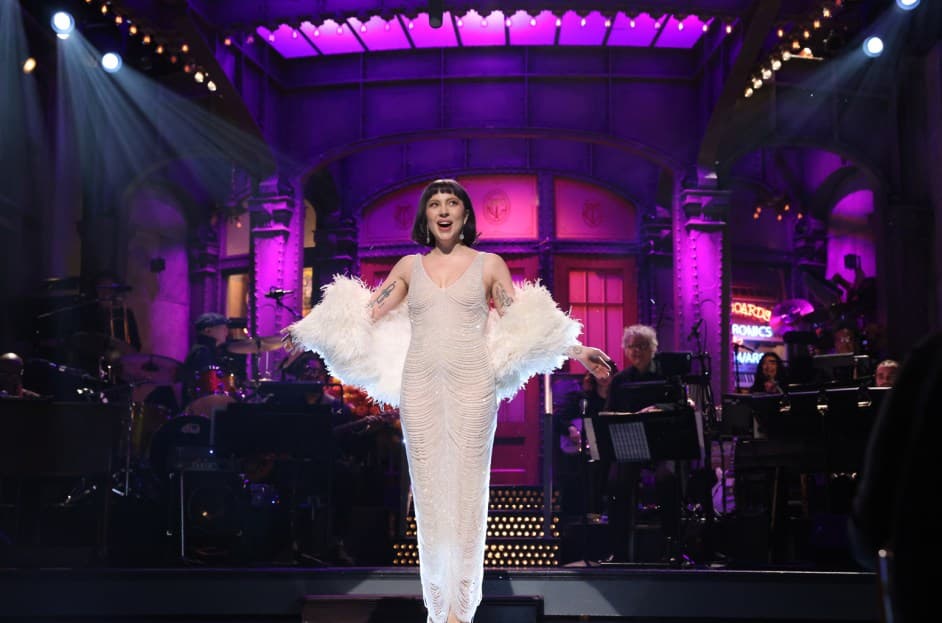 SNL’s Star-Studded History: Musicians Who Took Center Stage as Hosts!