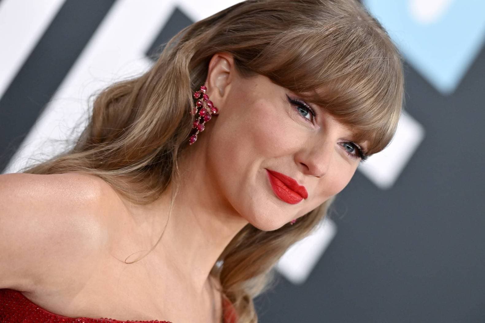 Taylor Swift's Generous Donations Benefit Children in Nashville and Kansas City